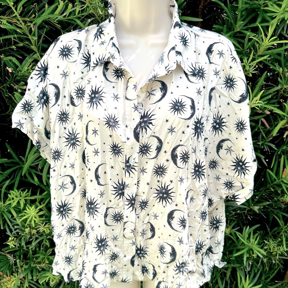 EUC, never worn! Hot Topic button down, XXL, but not long, light & cool